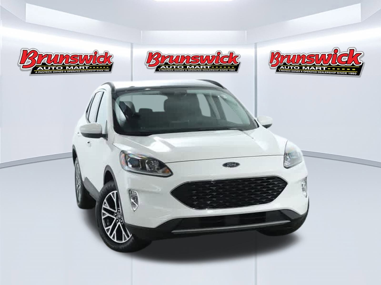 2021 Ford Escape SEL photo 2
