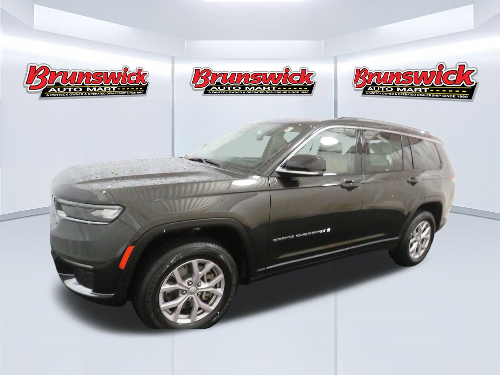 2022 Jeep Grand Cherokee Limited photo 2