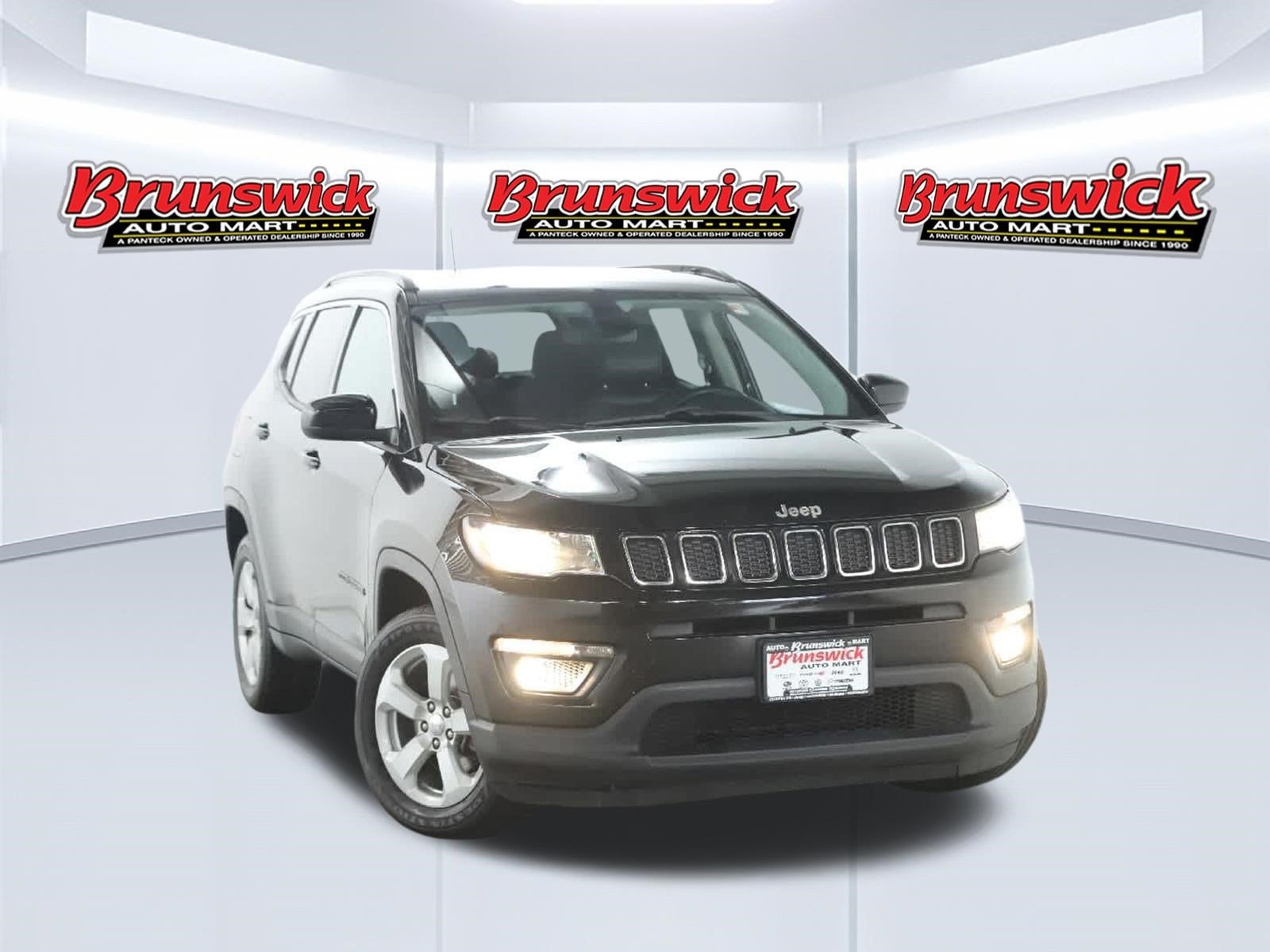 Used 2018 Jeep Compass Latitude with VIN 3C4NJCBBXJT471435 for sale in Brunswick, OH