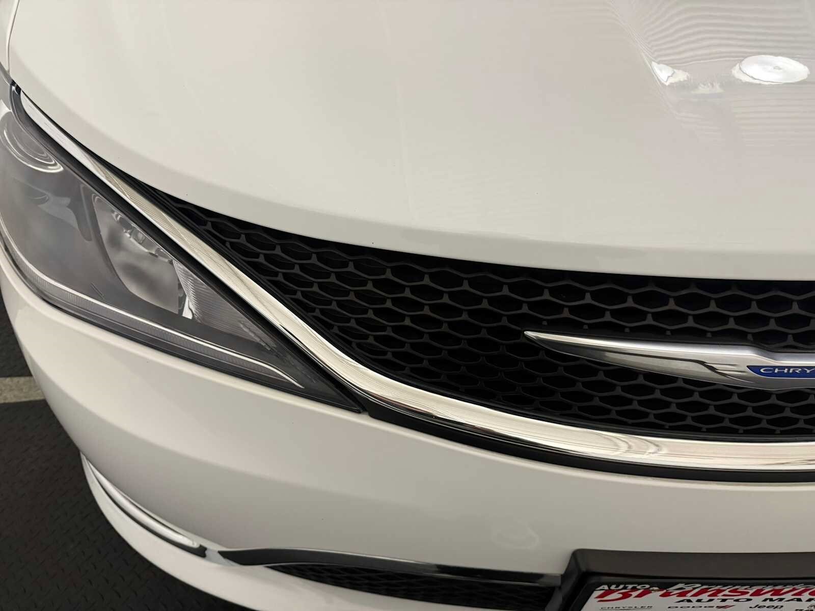 2018 Chrysler Pacifica Touring L photo 4