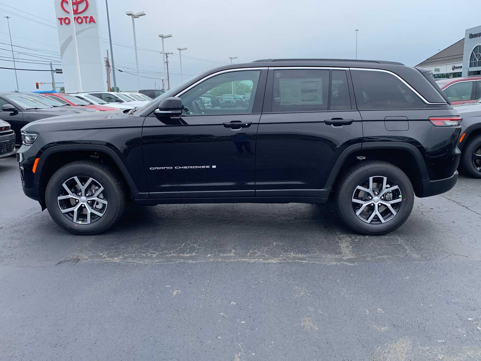2025 Jeep Grand Cherokee Limited photo 3
