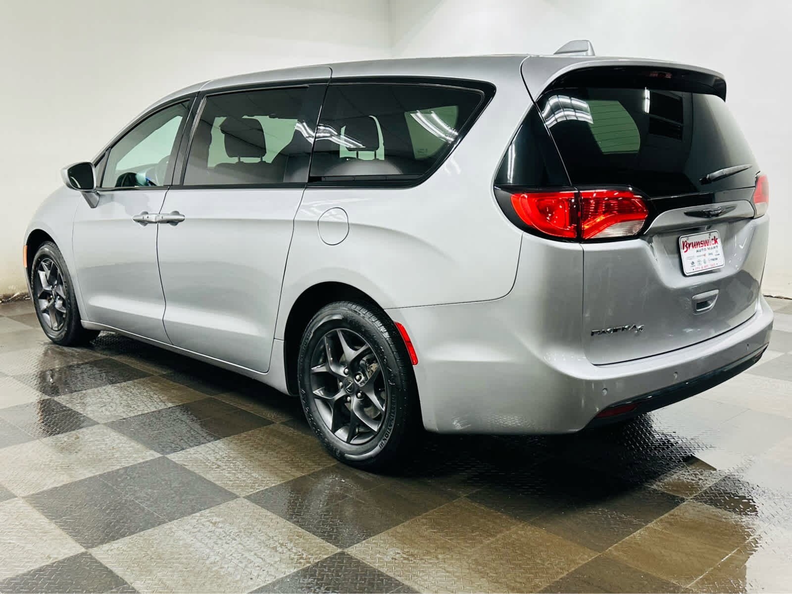 2018 Chrysler Pacifica Touring Plus photo 4