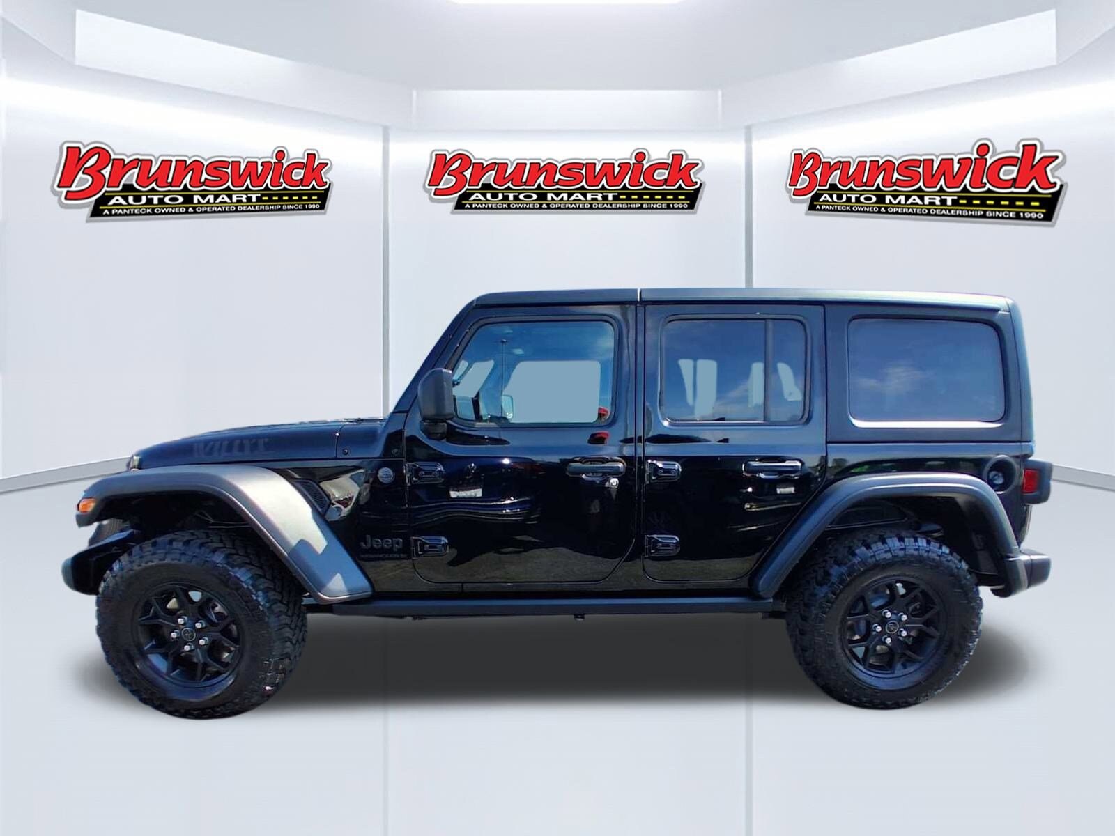 2025 Jeep Wrangler Sport photo 3