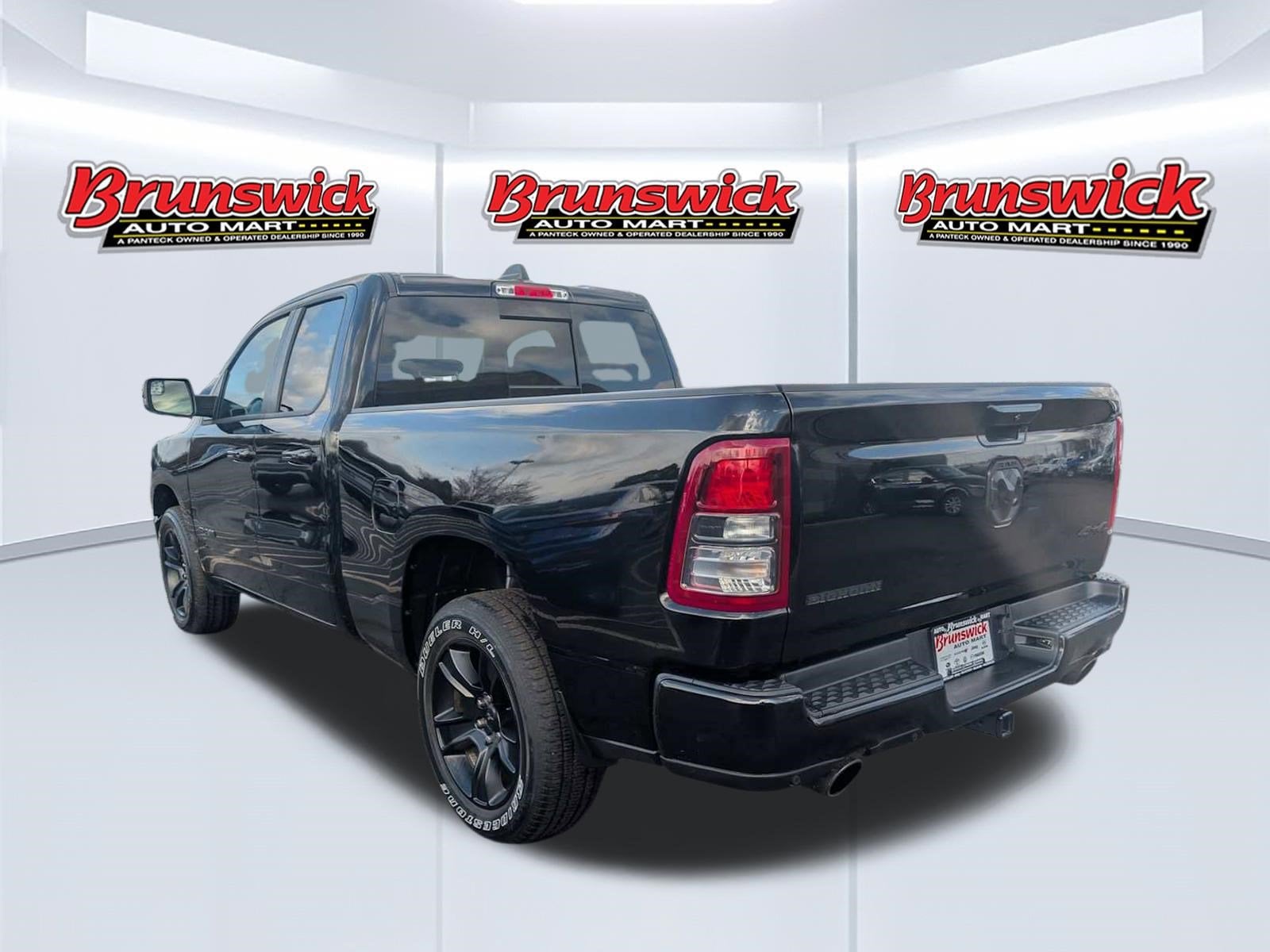 View vehicle photo 5