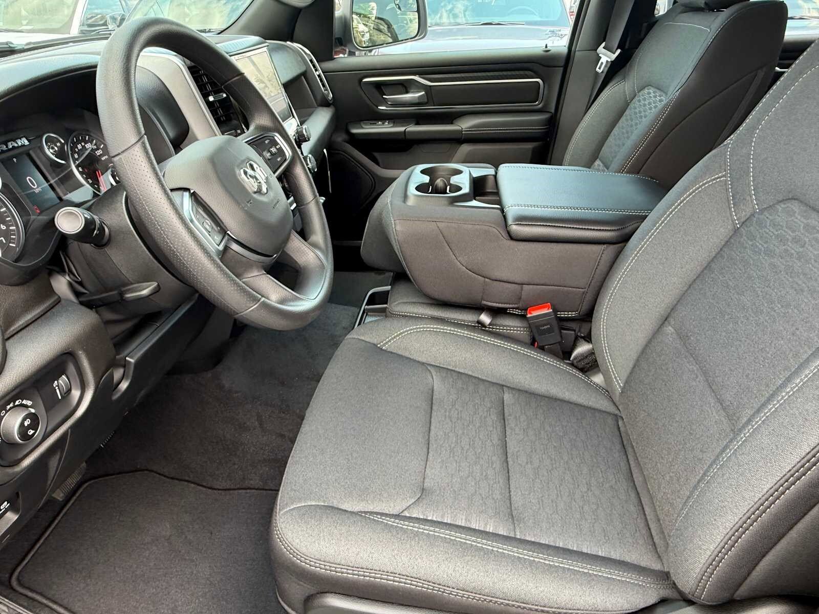 2025 Ram 1500 Big Horn photo 4