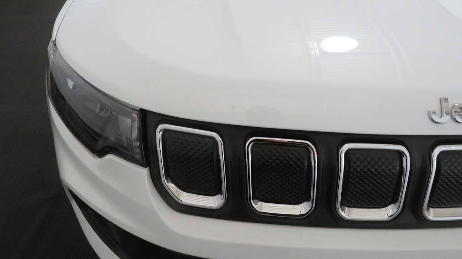2022 Jeep Compass Latitude photo 4