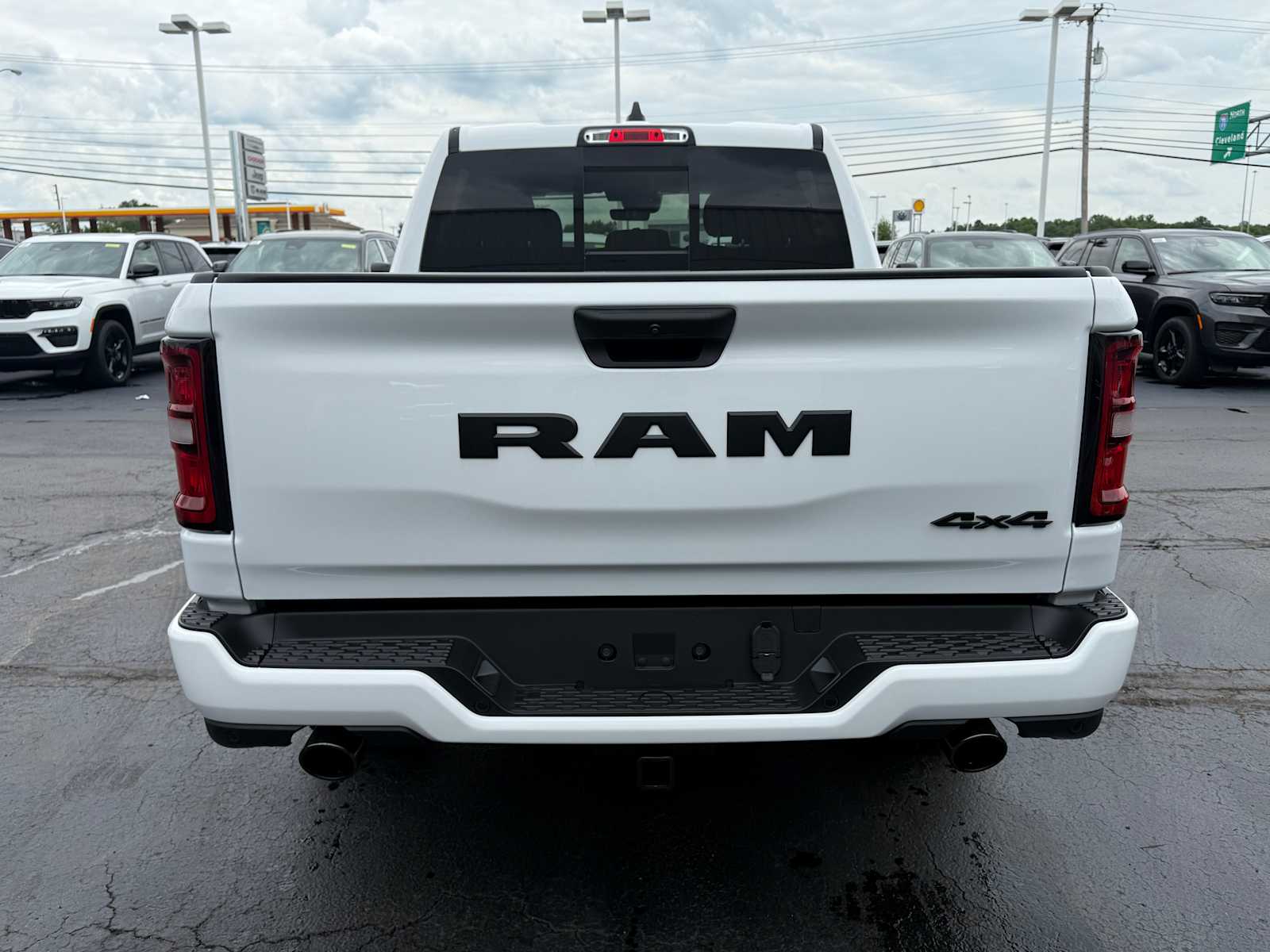 2025 Ram 1500 Tradesman photo 4