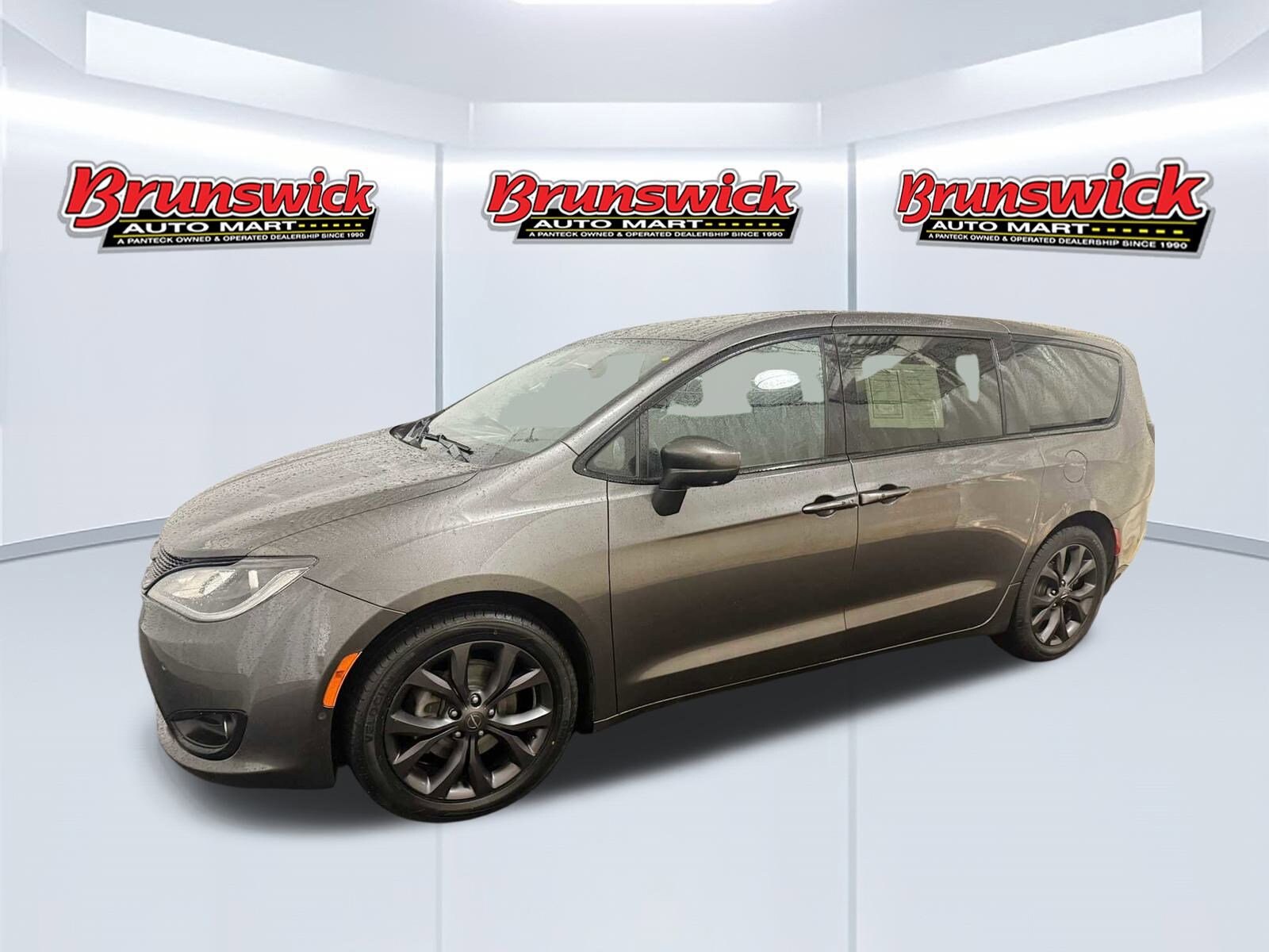 2019 Chrysler Pacifica Touring Plus photo 2