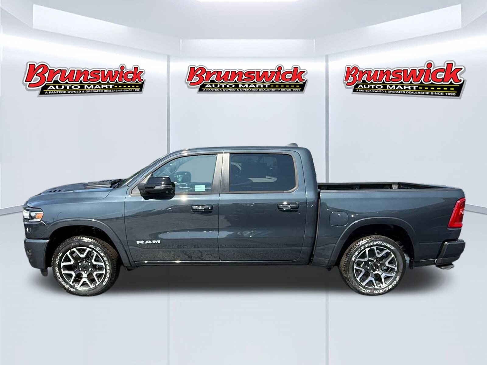 2026 Ram 1500 Laramie photo 3