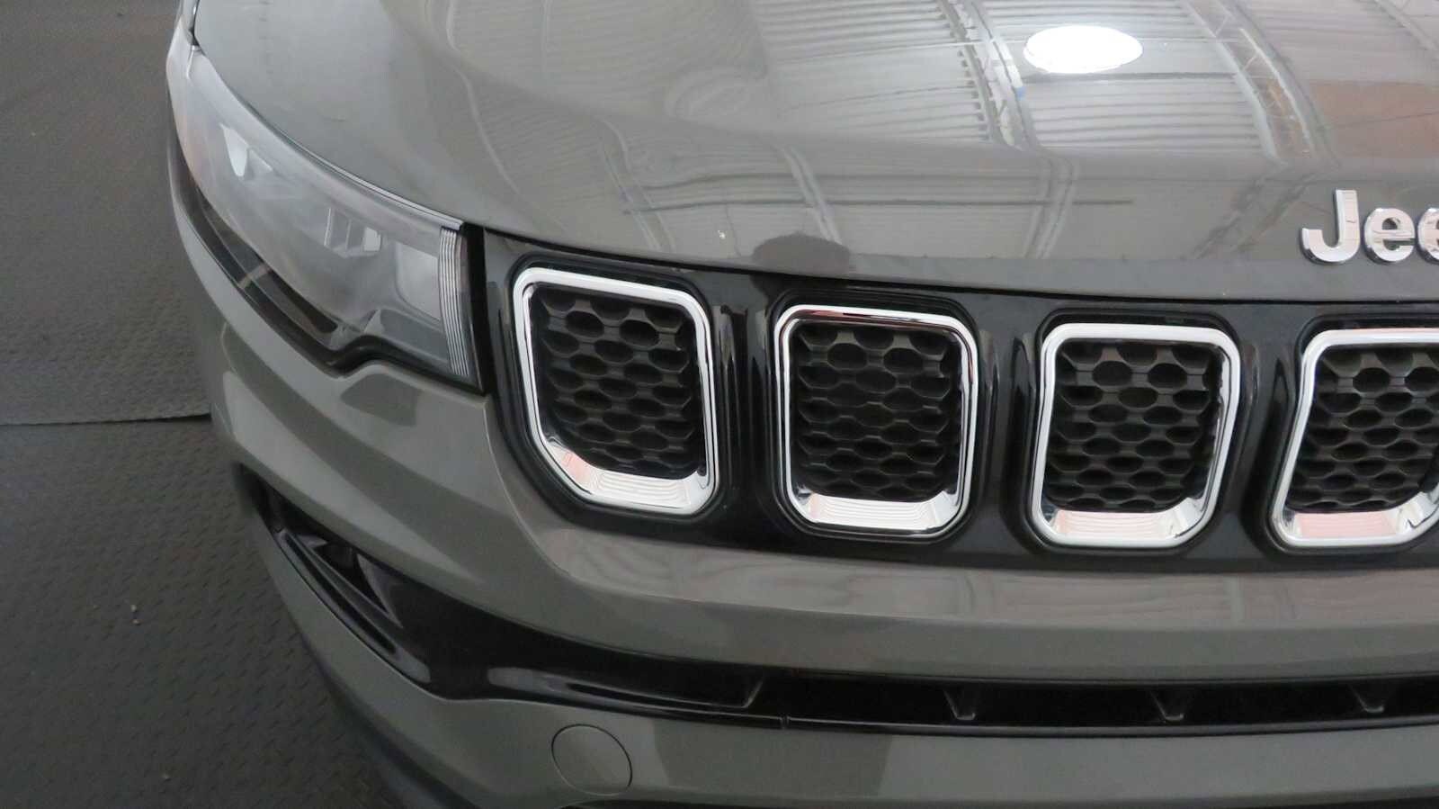 2023 Jeep Compass Limited photo 2