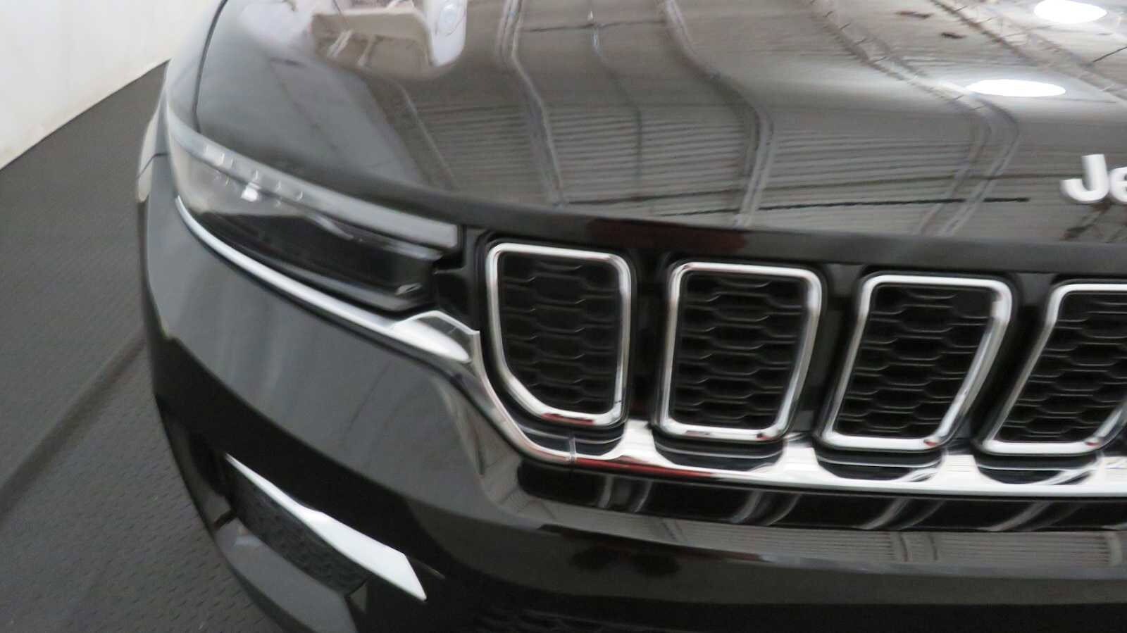 2024 Jeep Grand Cherokee Limited photo 4