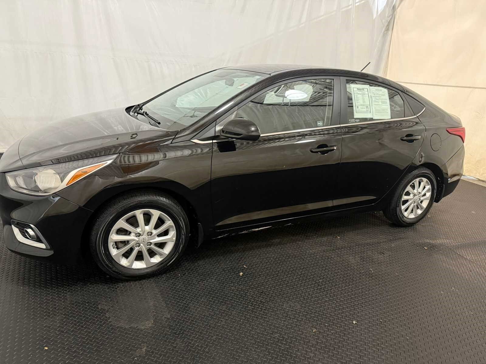 2020 Hyundai Accent SEL photo 2