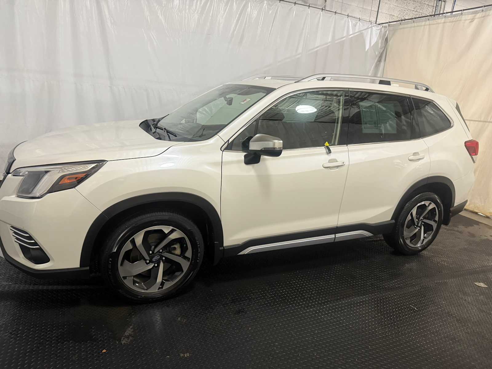 2022 Subaru Forester Touring photo 2