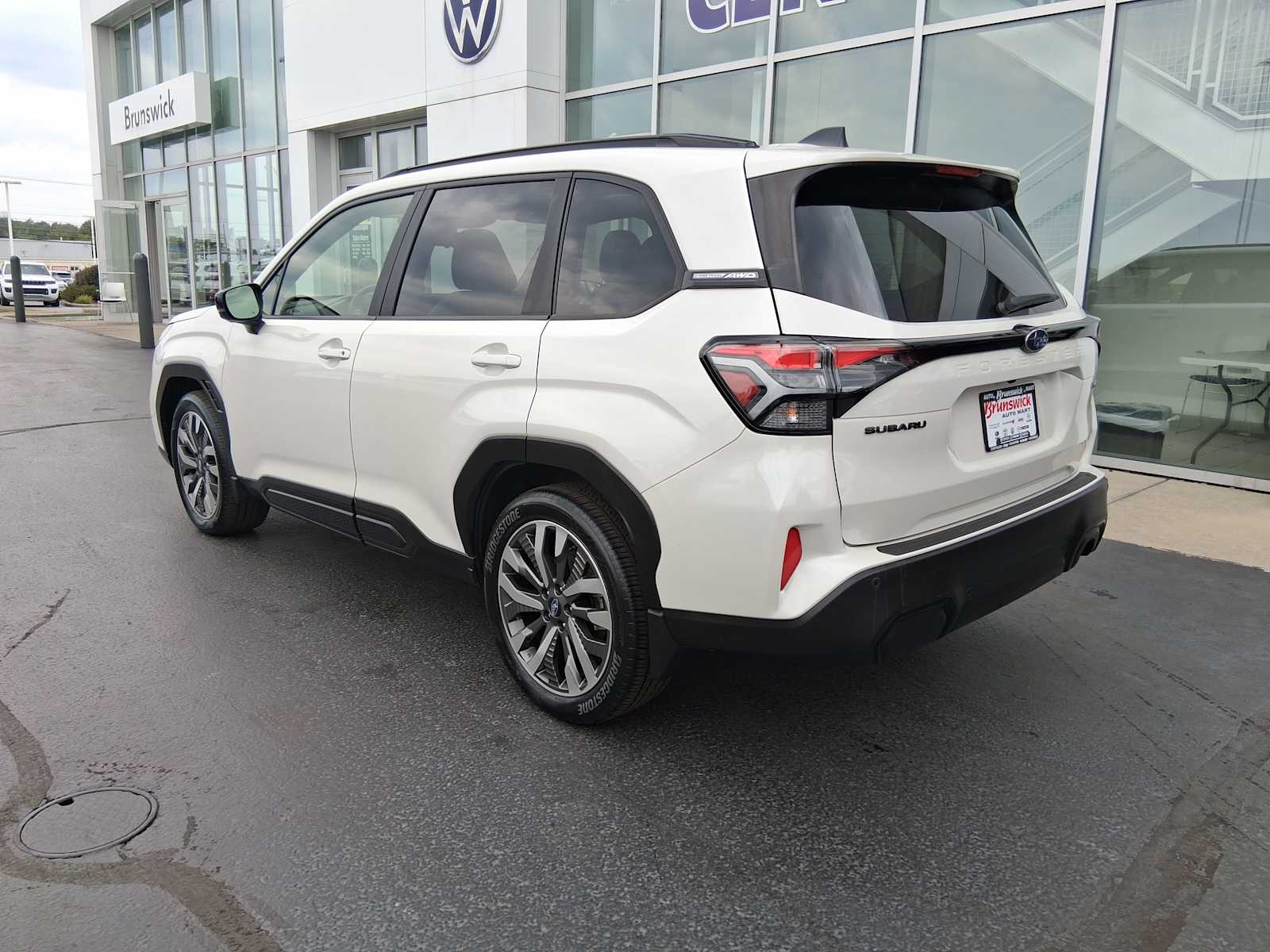 2025 Subaru Forester Touring photo 4