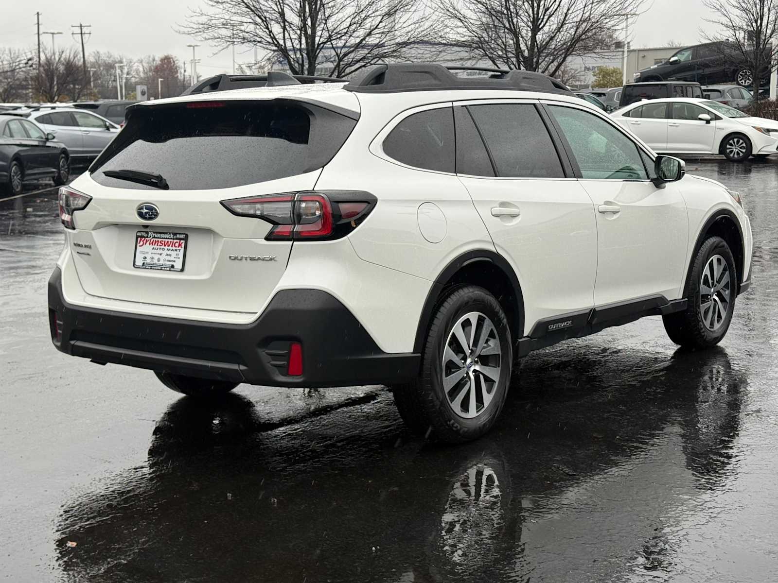 2020 Subaru Outback Premium photo 3