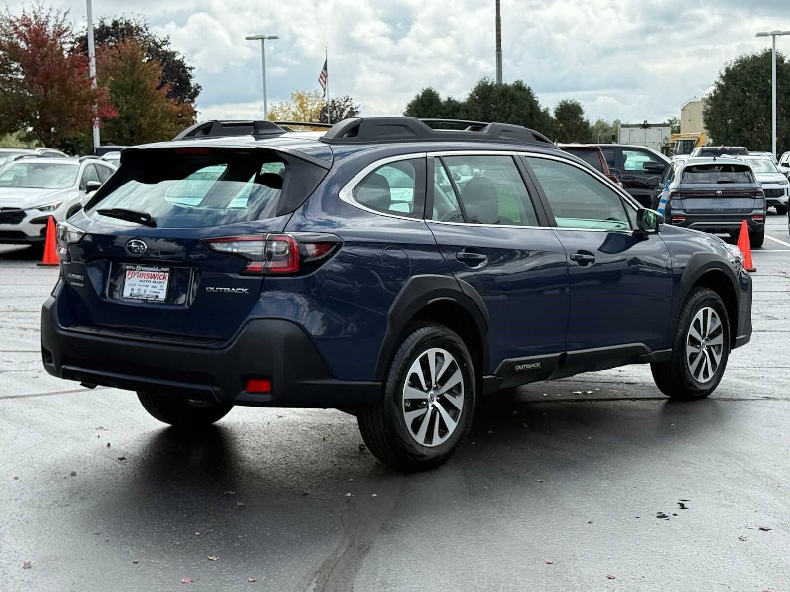 2025 Subaru Outback Base photo 4