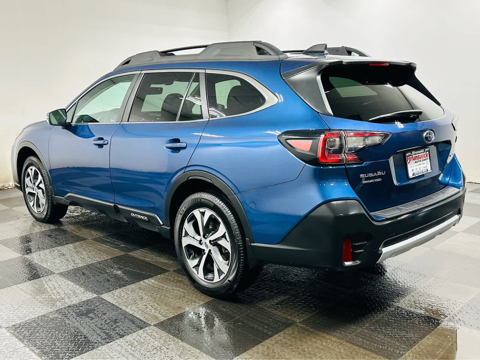 2020 Subaru Outback Limited photo 2