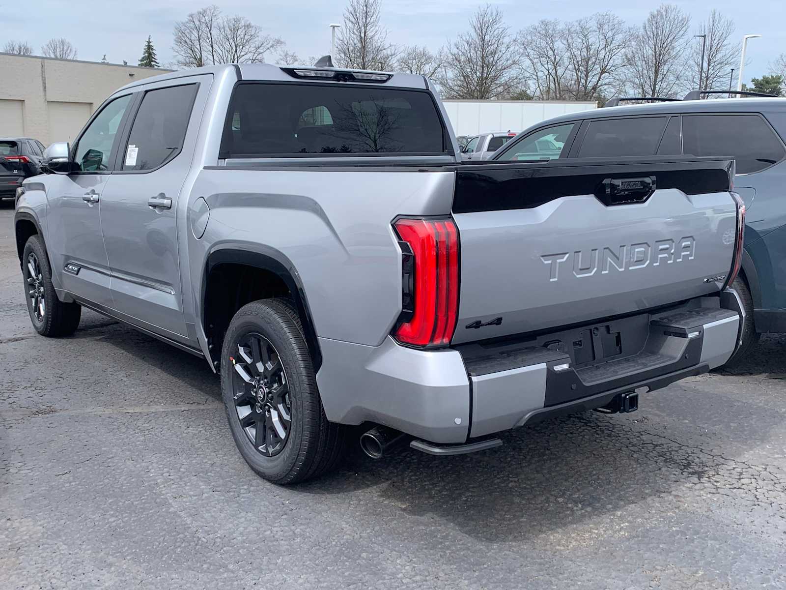 2025 Toyota Tundra Platinum photo 3