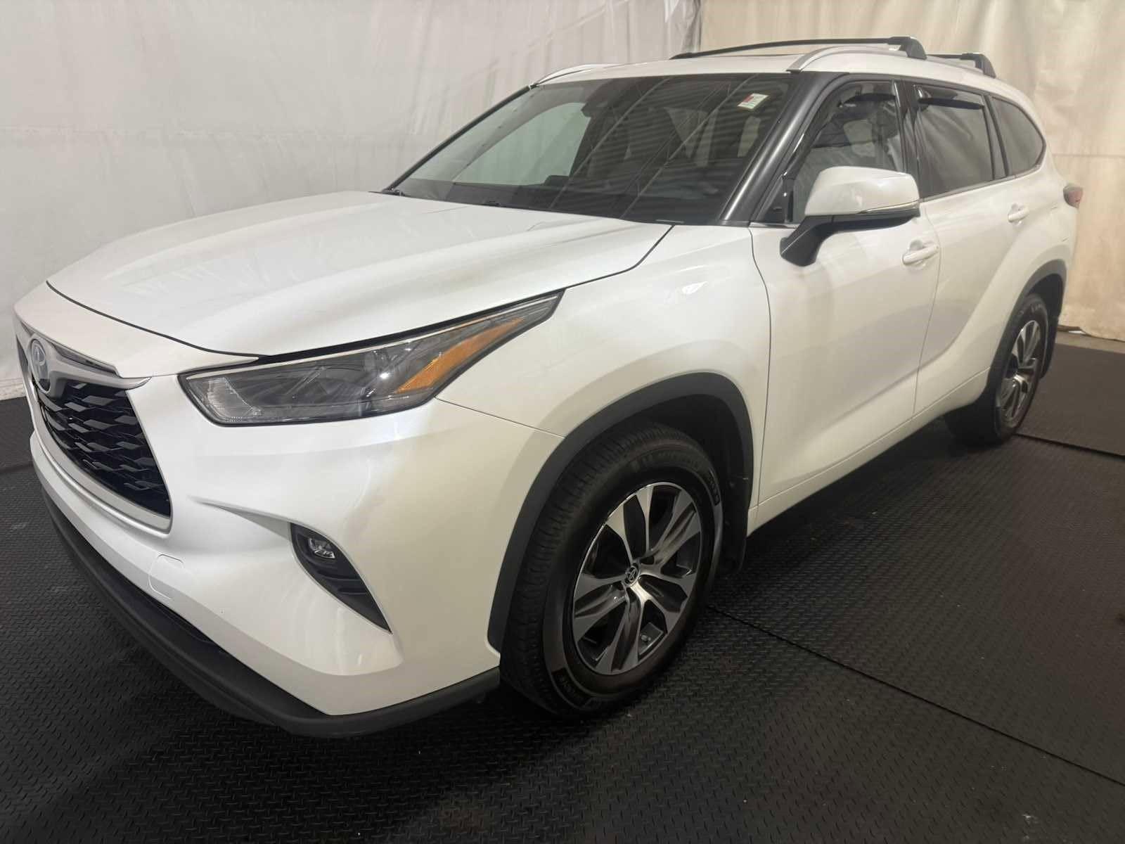 2022 Toyota Highlander XLE's photo