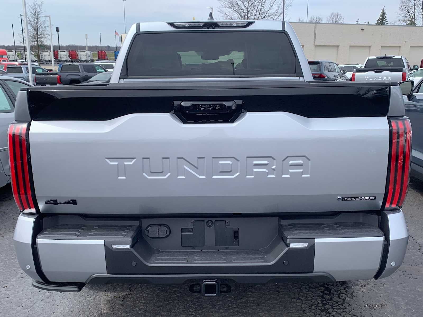 2025 Toyota Tundra Platinum photo 4