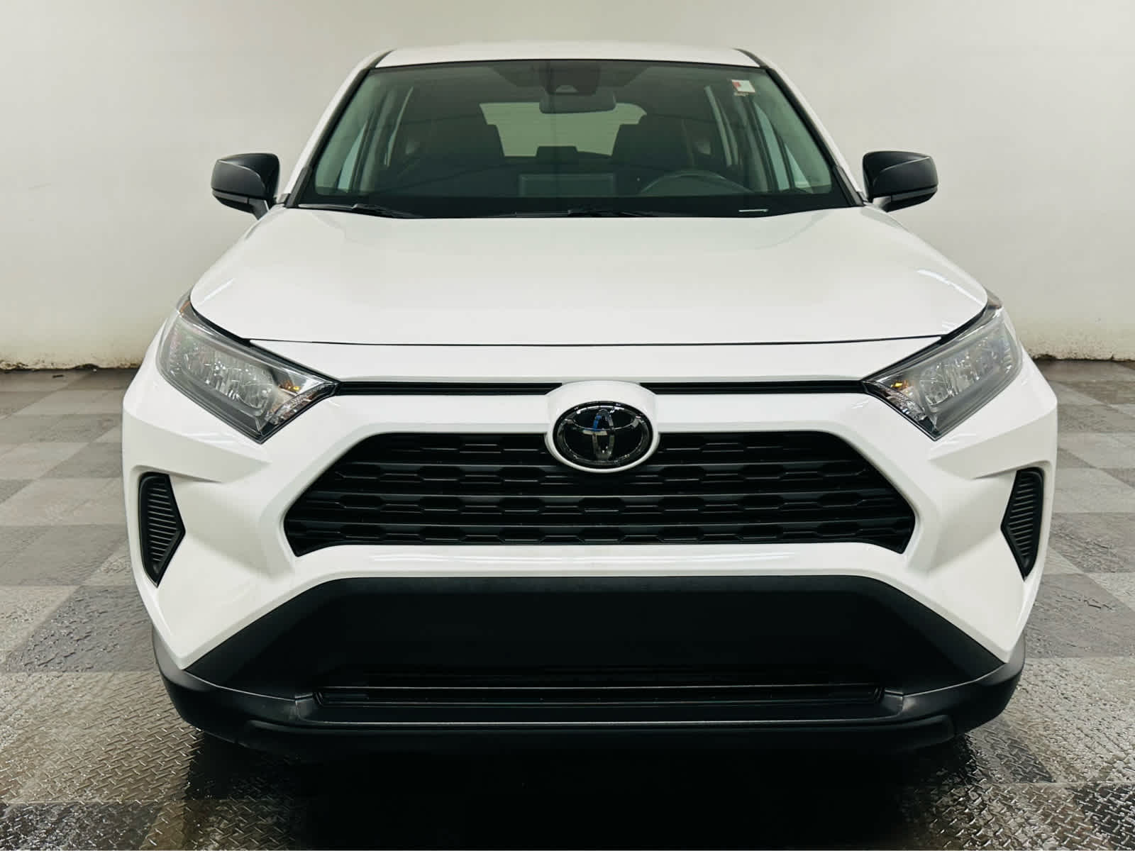 2022 Toyota RAV4 LE photo 2