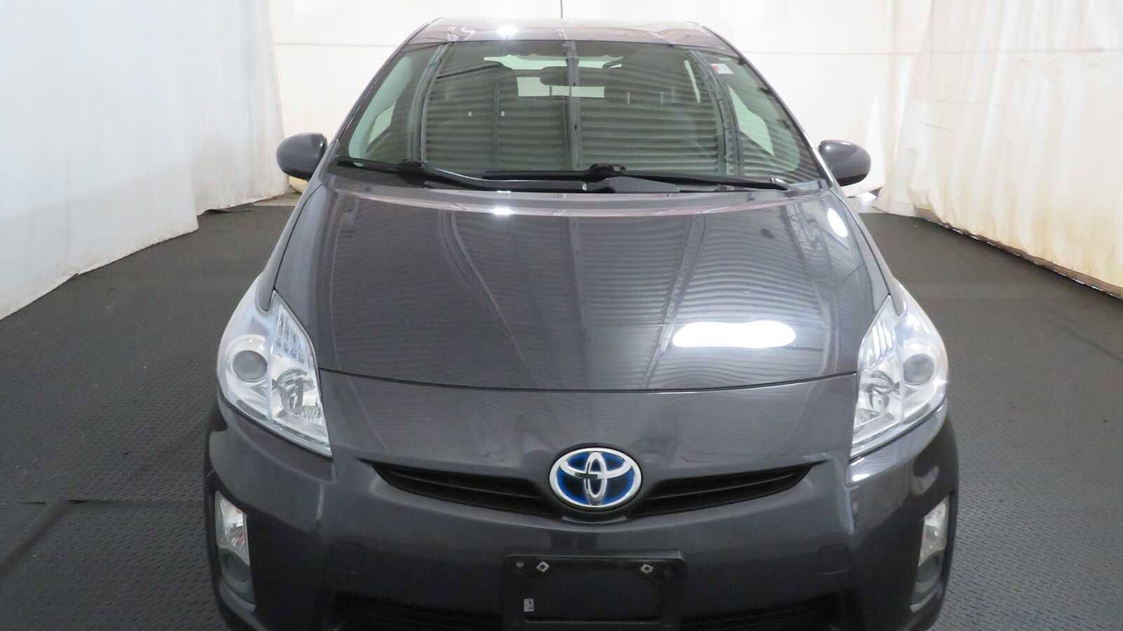 2011 Toyota Prius Three photo 3