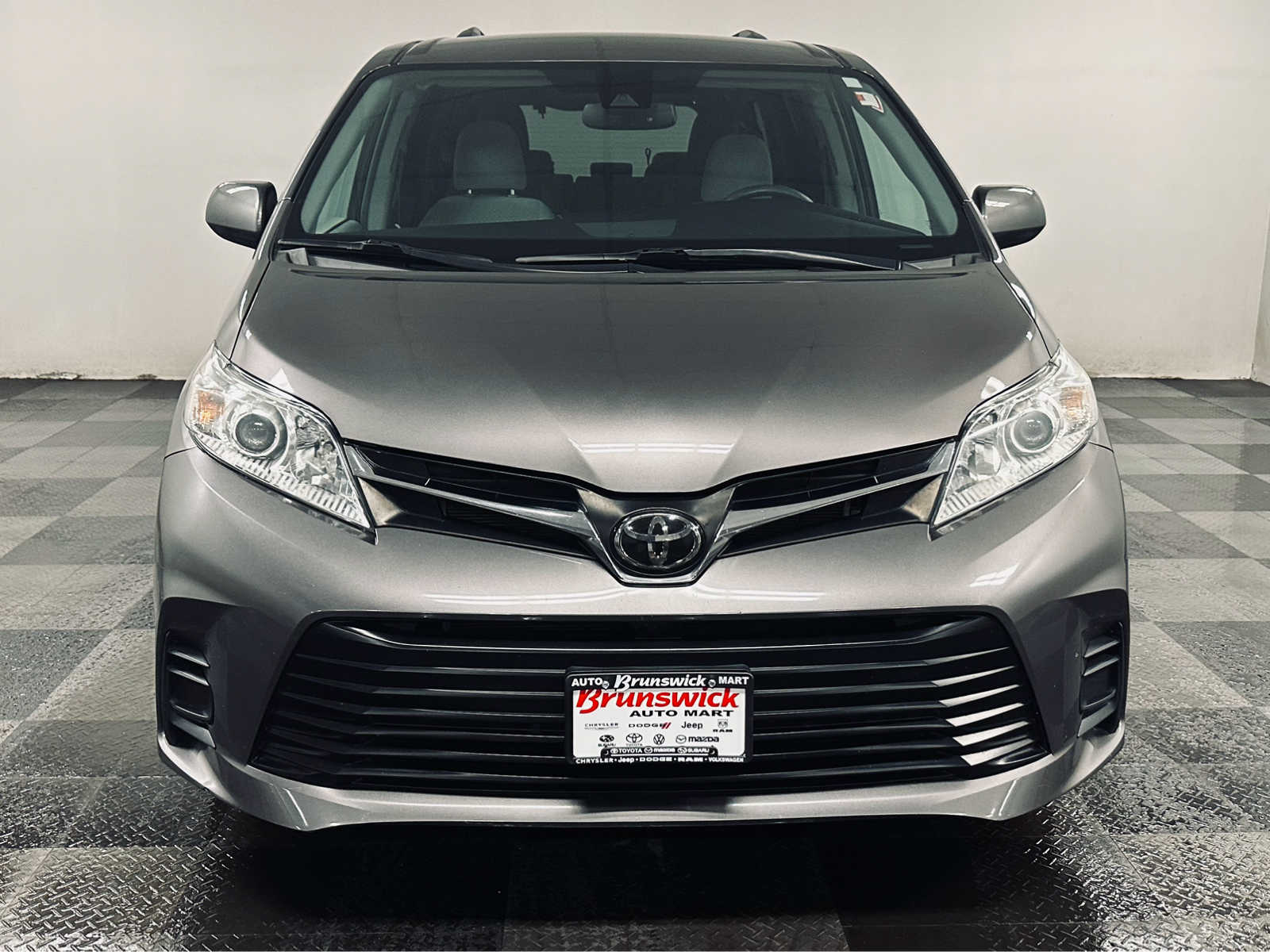 Used 2019 Toyota Sienna LE with VIN 5TDKZ3DC0KS979328 for sale in Brunswick, OH