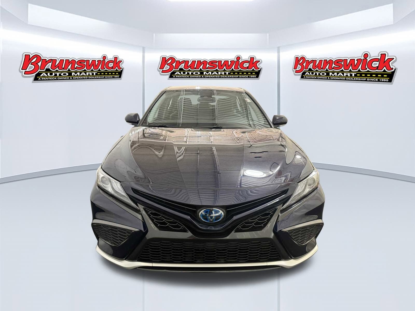 2021 Toyota Camry Hybrid XSE photo 3