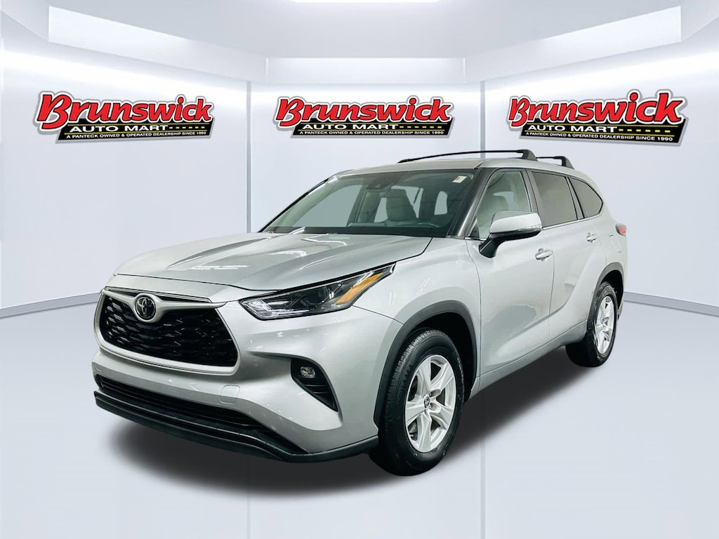 Used 2023 Toyota Highlander LE SUV