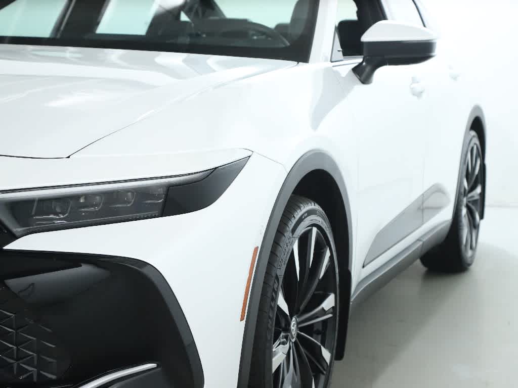 2025 Toyota Crown Platinum photo 4