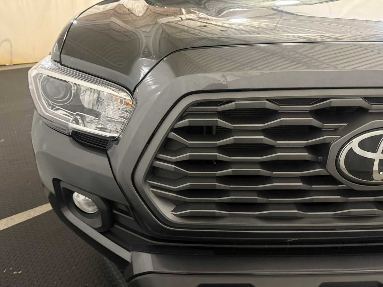 2023 Toyota Tacoma TRD V6 photo 4