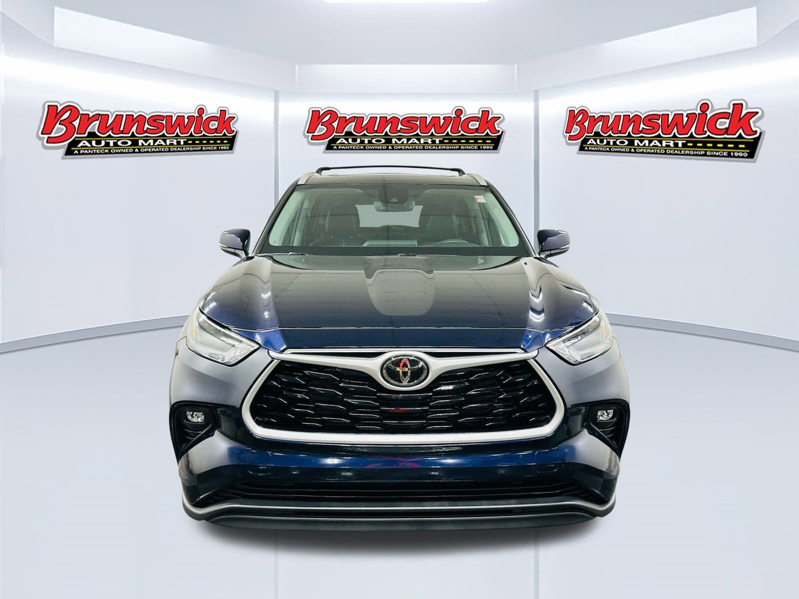 2022 Toyota Highlander XLE photo 2