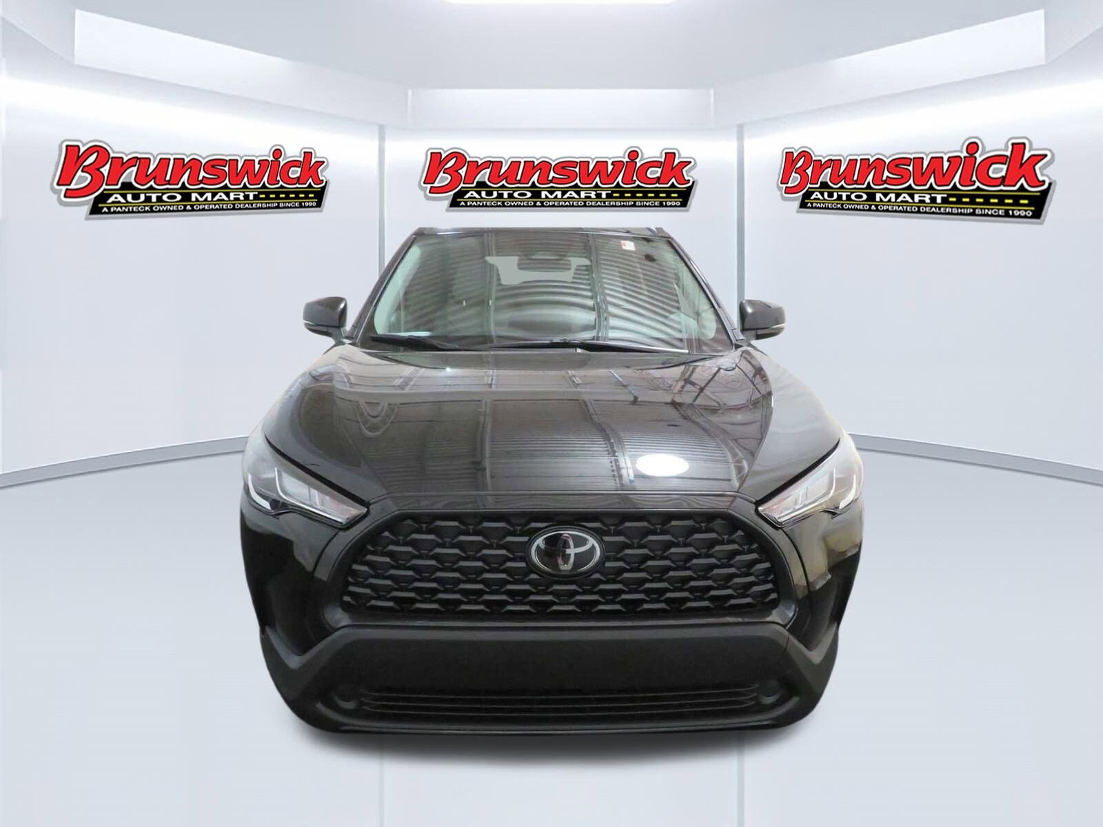 2023 Toyota Corolla Cross LE photo 2