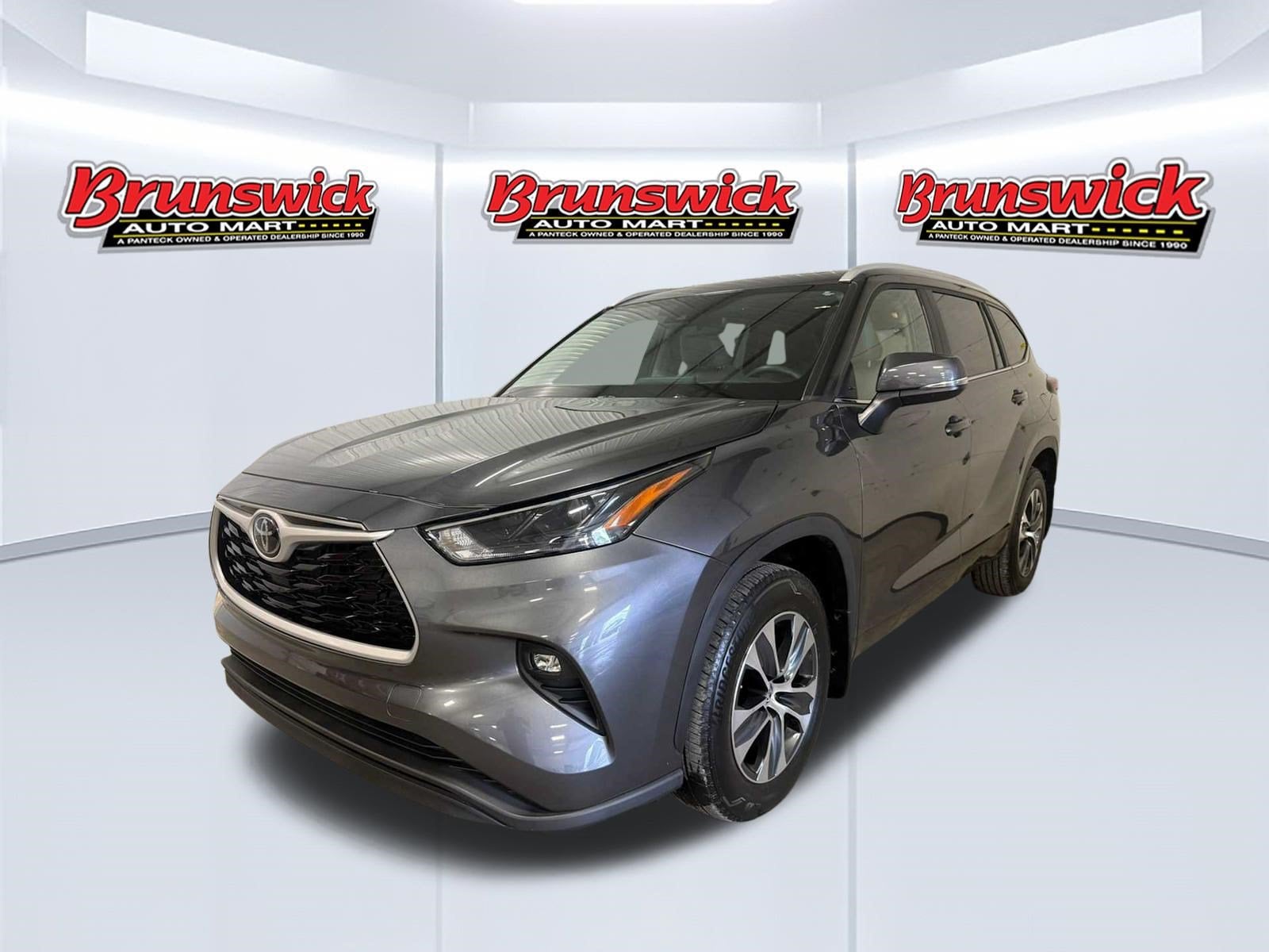 Magnetic Gray 2024 Toyota Highlander SUV / Crossover All-Wheel Drive Automatic