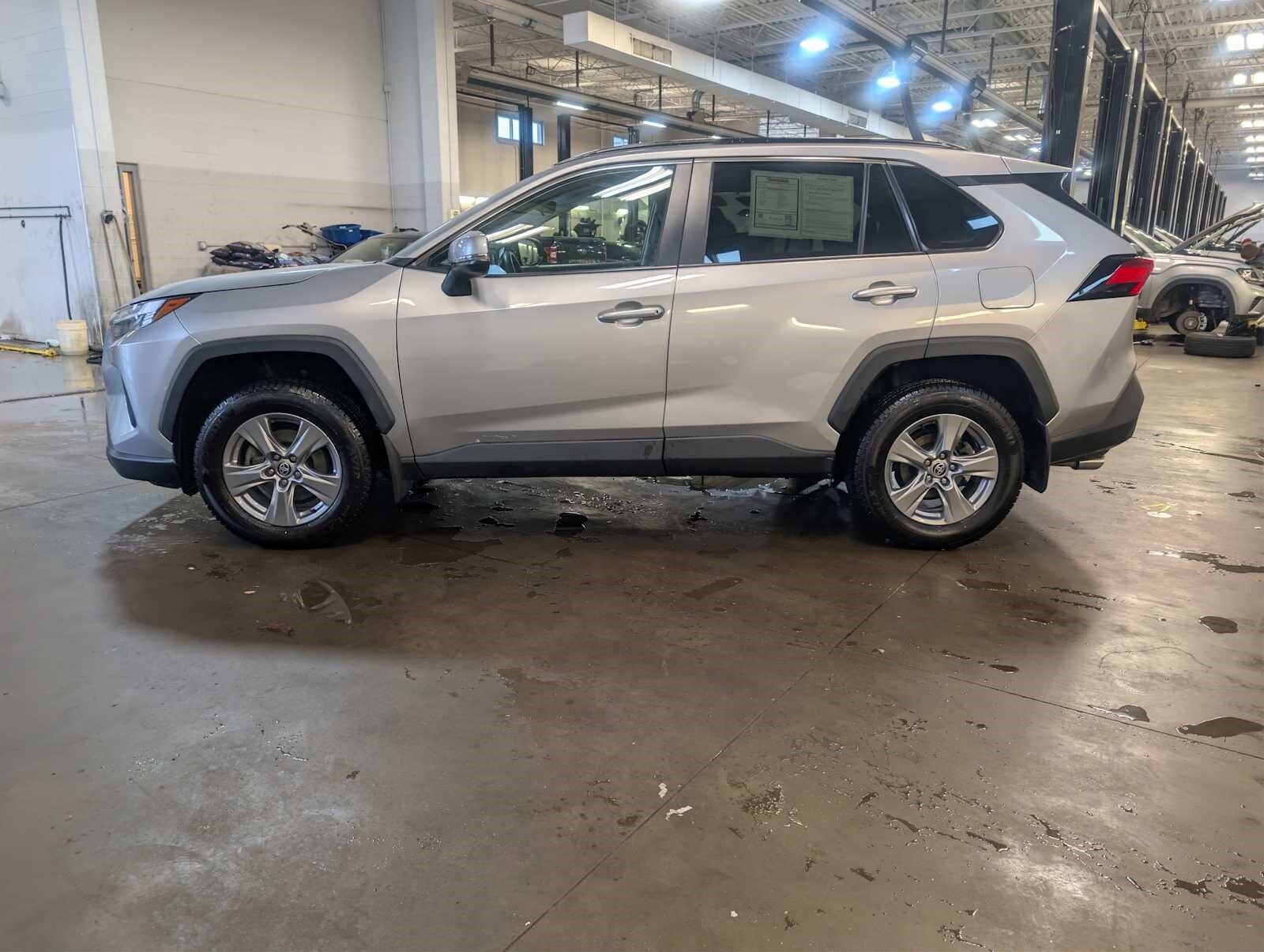 2022 Toyota RAV4 XLE photo 4