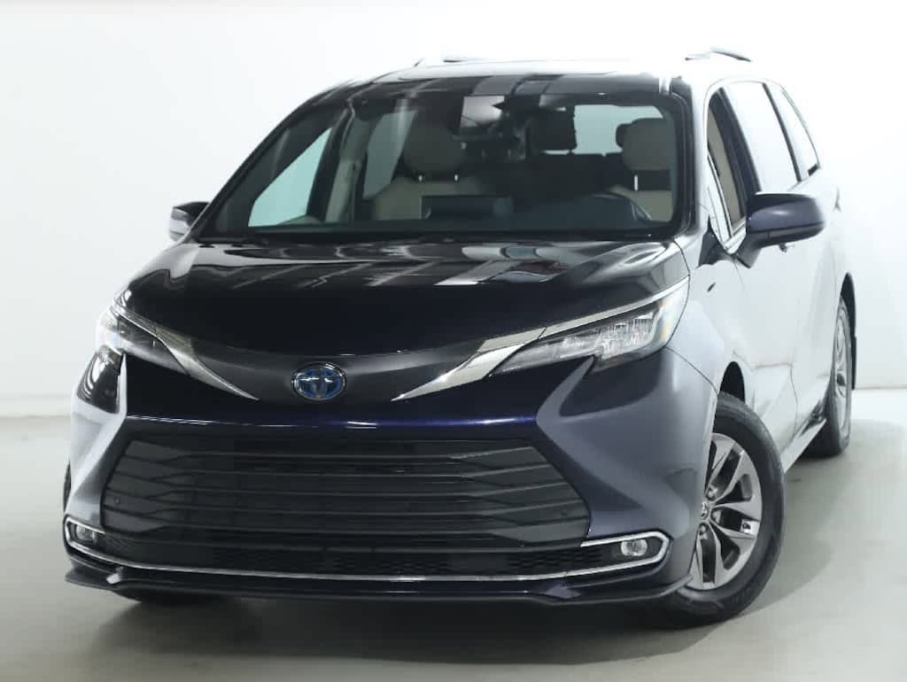 Certified 2021 Toyota Sienna XLE 8 Passenger Van