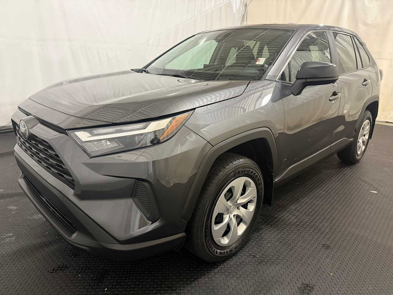 2023 Toyota RAV4 LE's photo