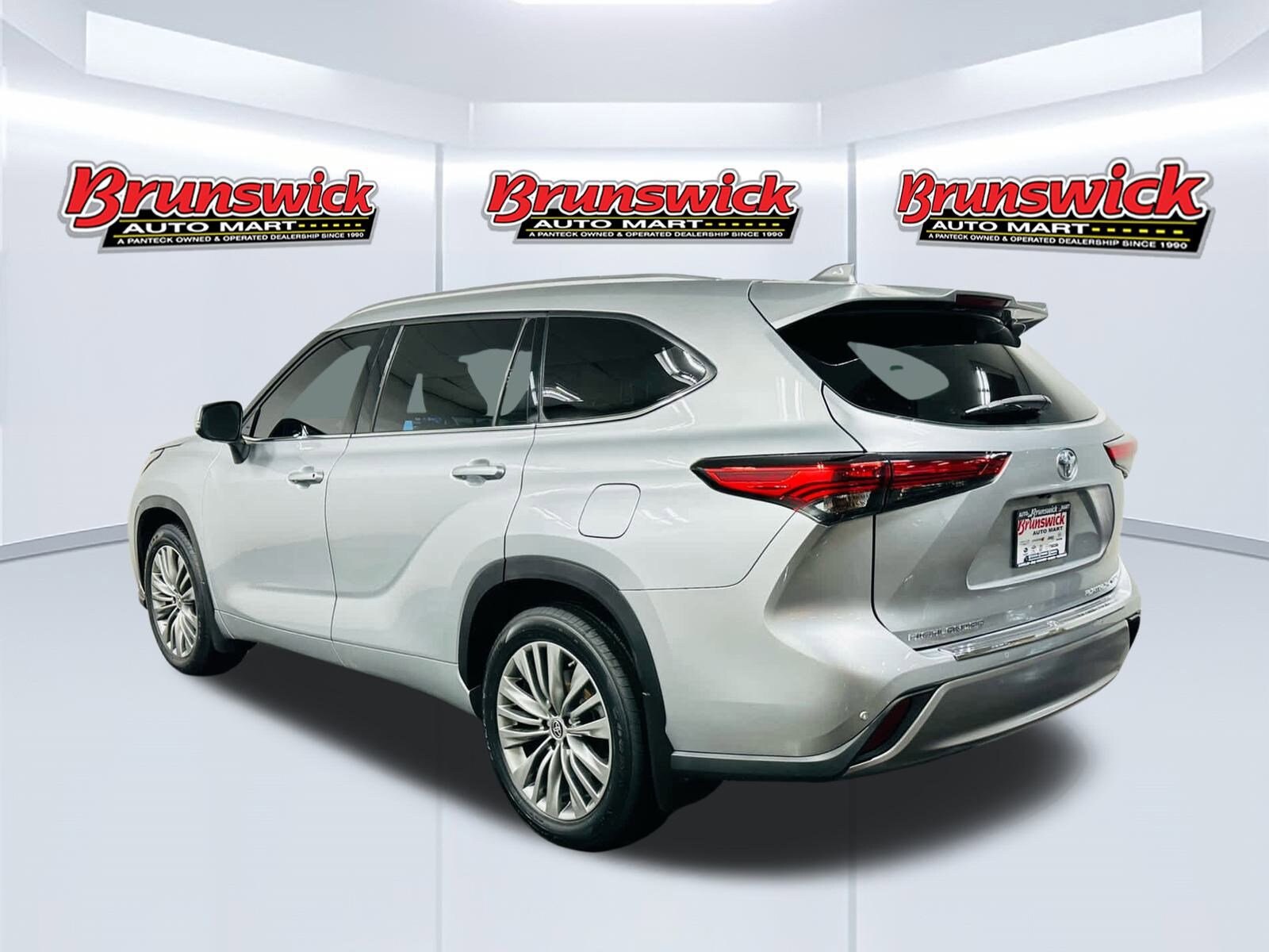 2021 Toyota Highlander Platinum photo 2
