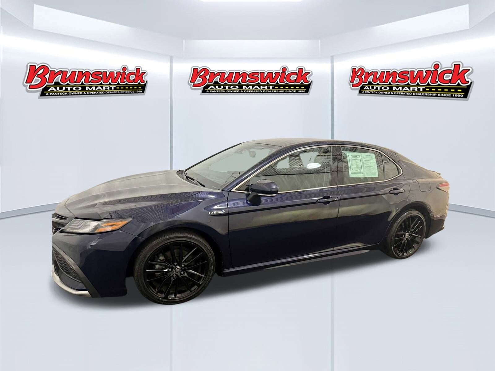 2021 Toyota Camry Hybrid XSE photo 2