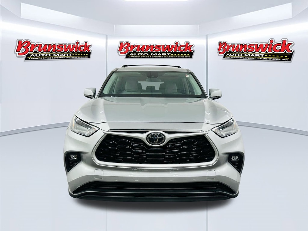 Used 2023 Toyota Highlander LE SUV