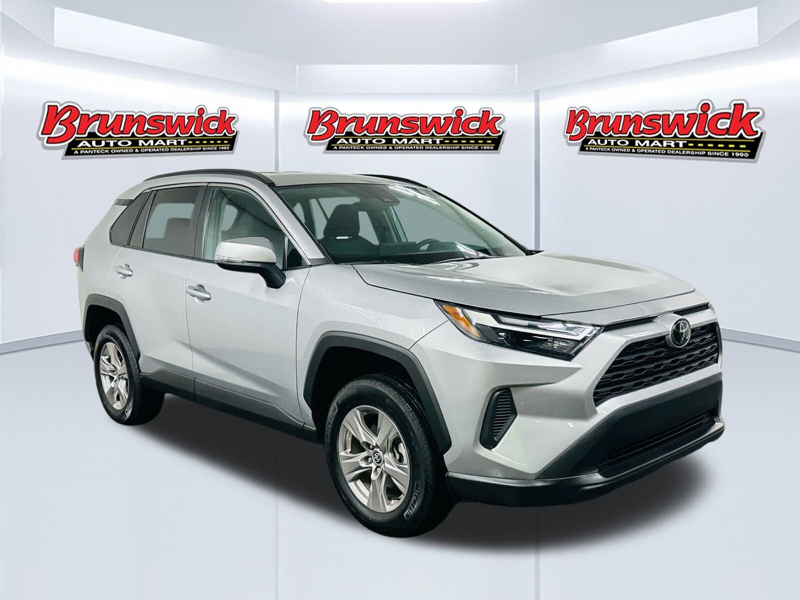 2022 Toyota RAV4 XLE photo 3