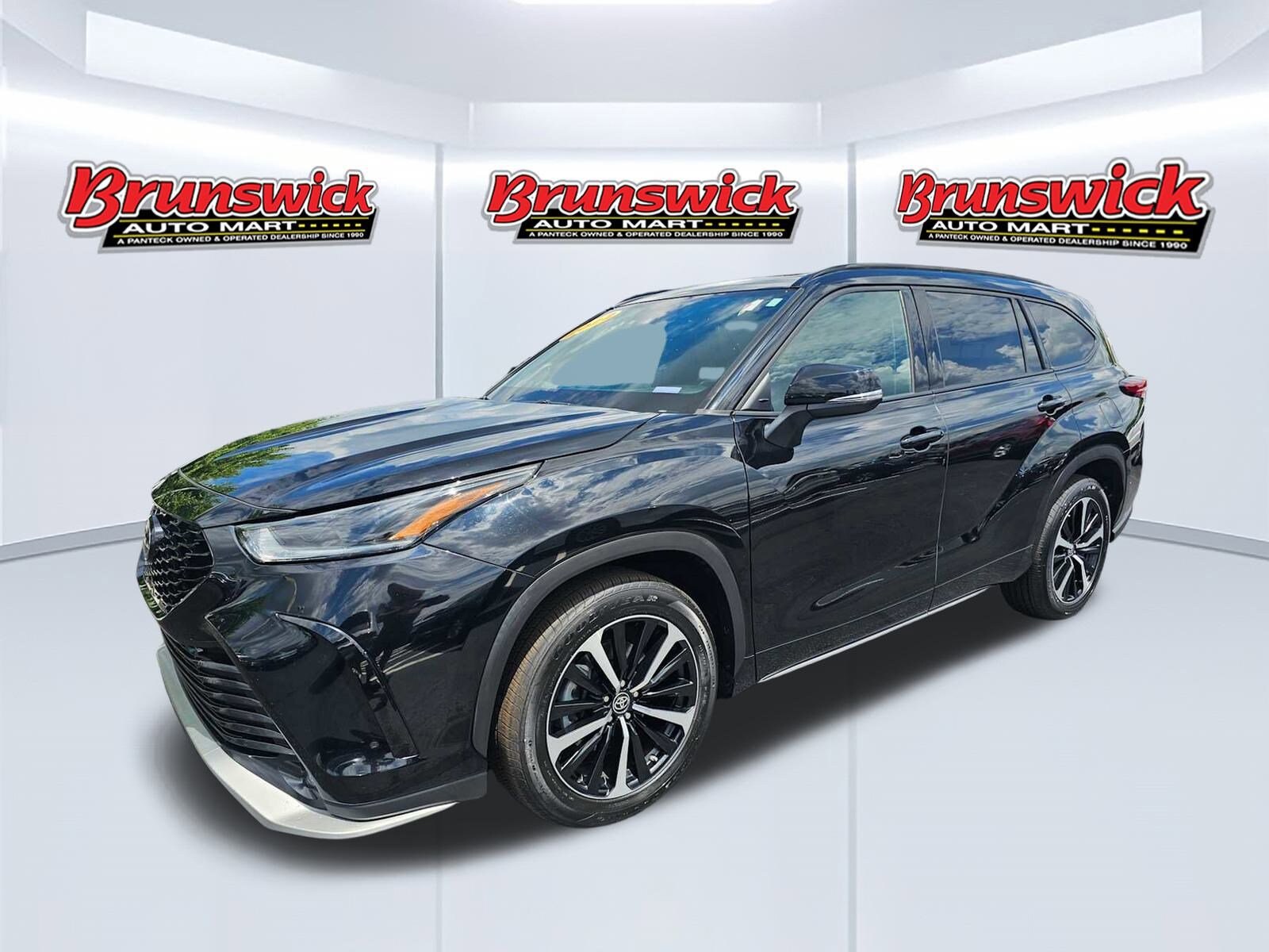 2022 Toyota Highlander XSE photo 2