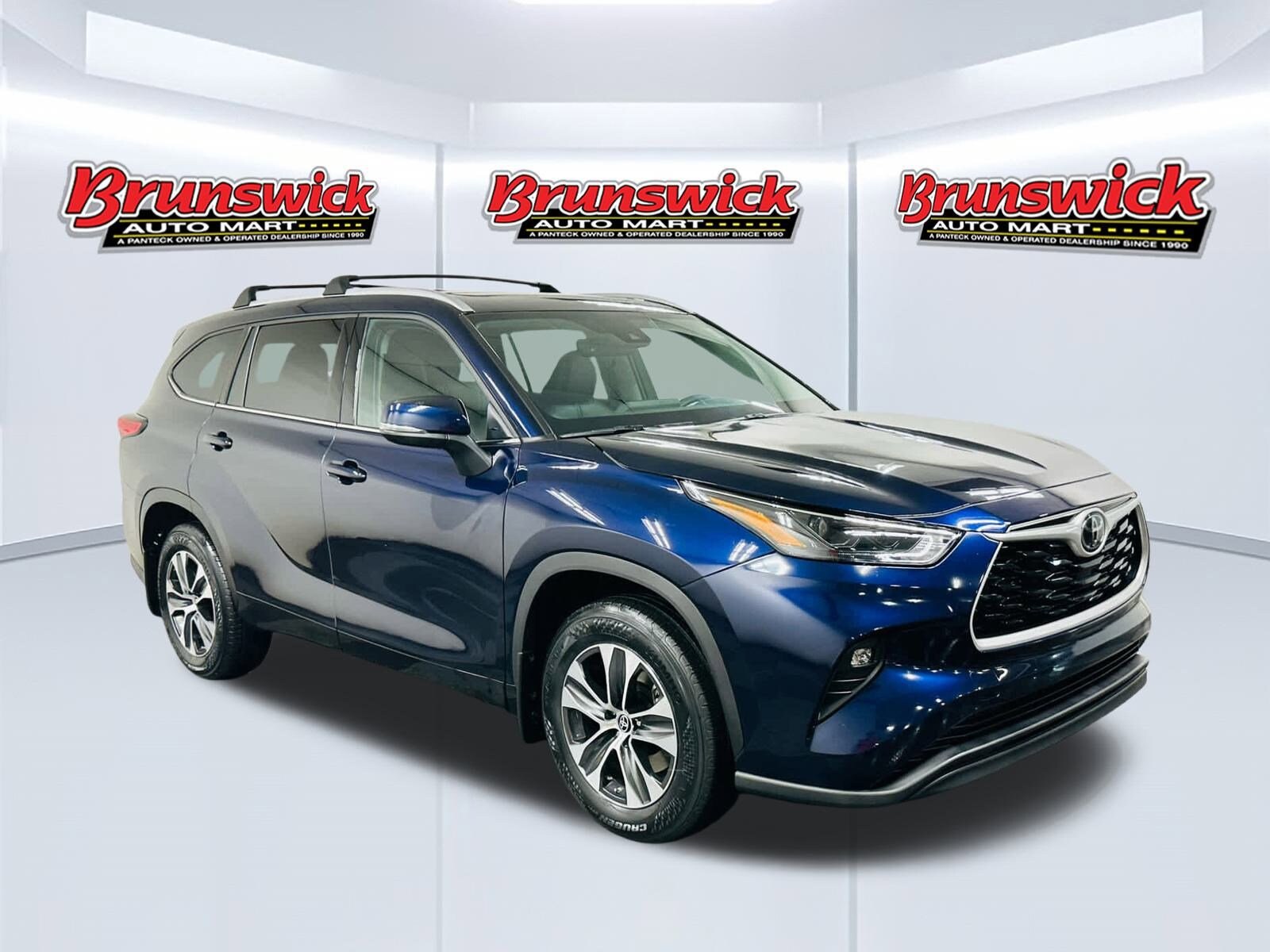 2022 Toyota Highlander XLE photo 3