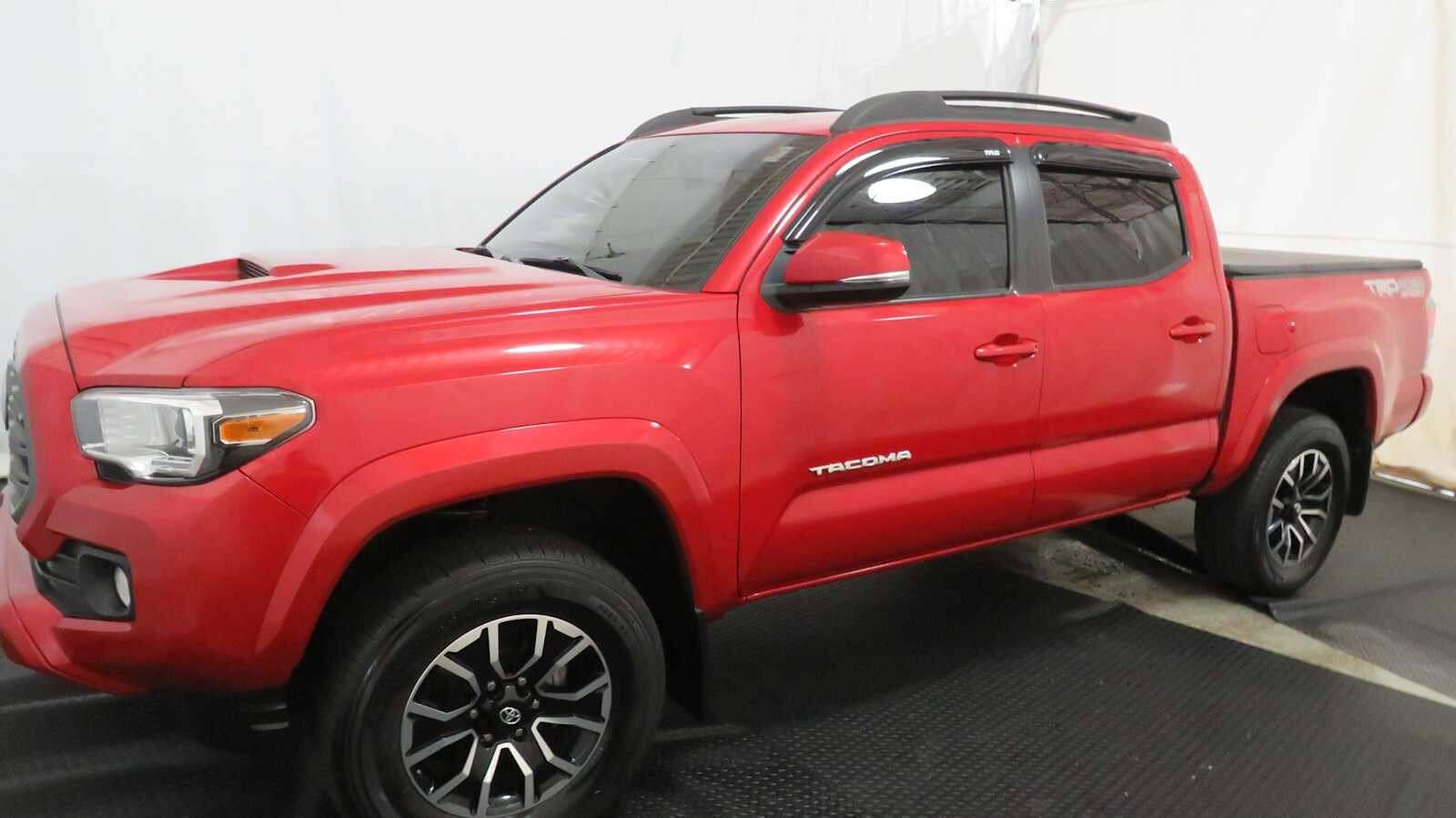 2022 Toyota Tacoma TRD Sport V6 photo 2
