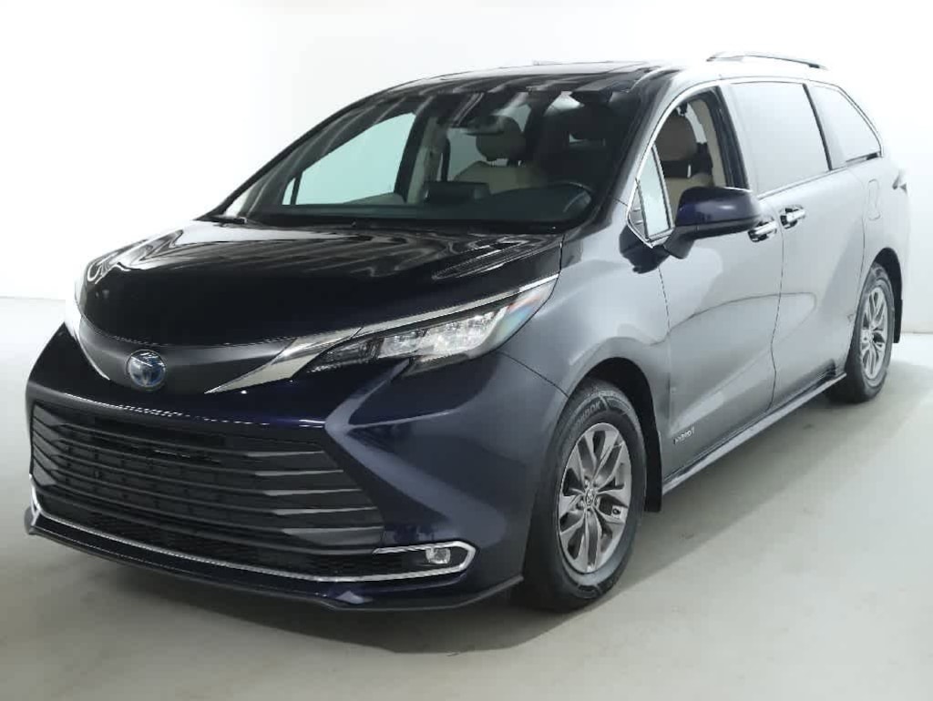 Certified 2021 Toyota Sienna XLE 8 Passenger Van