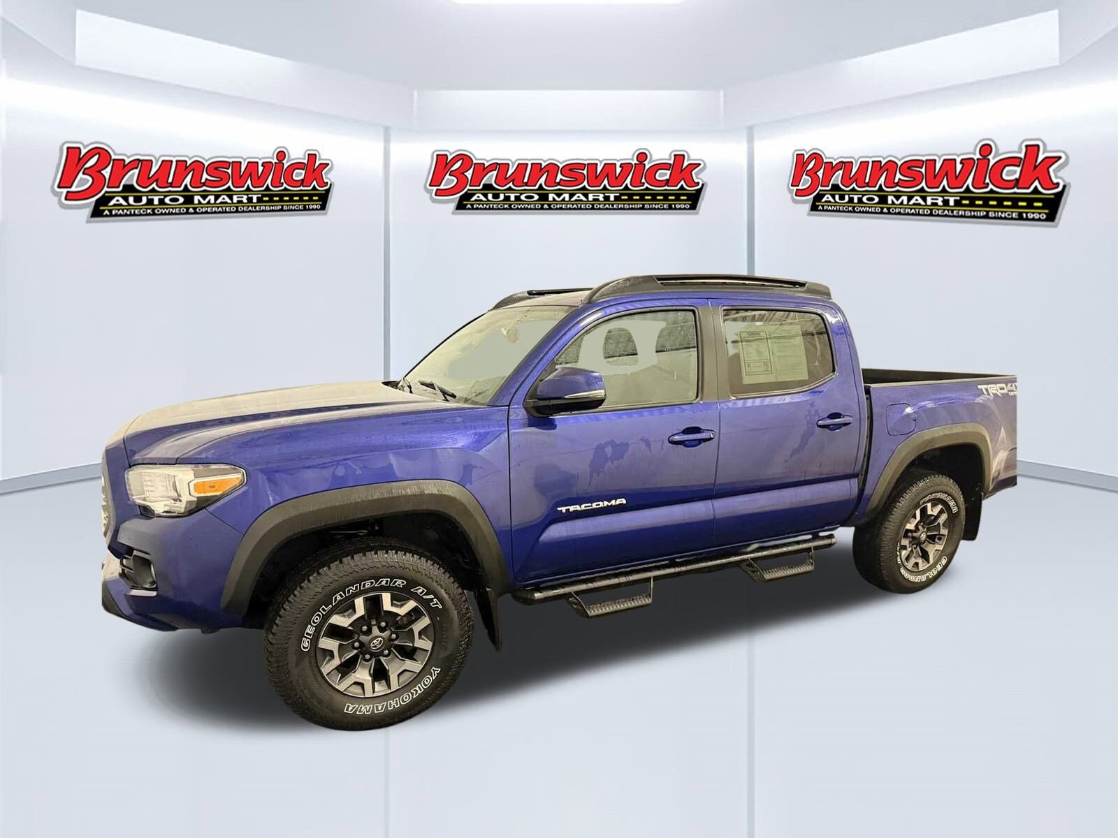 2022 Toyota Tacoma TRD V6 photo 2