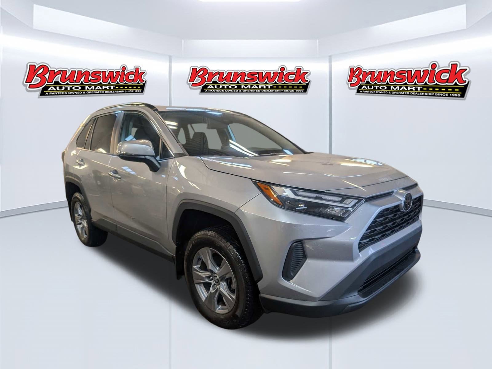 2022 Toyota RAV4 XLE's photo