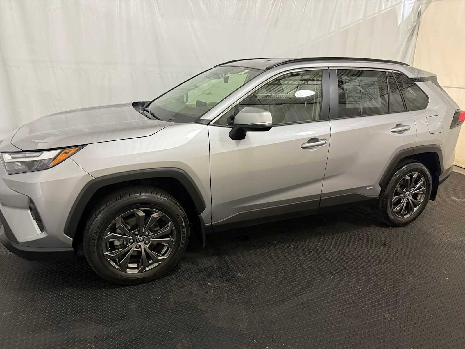 2023 Toyota RAV4 Hybrid XLE Premium photo 2