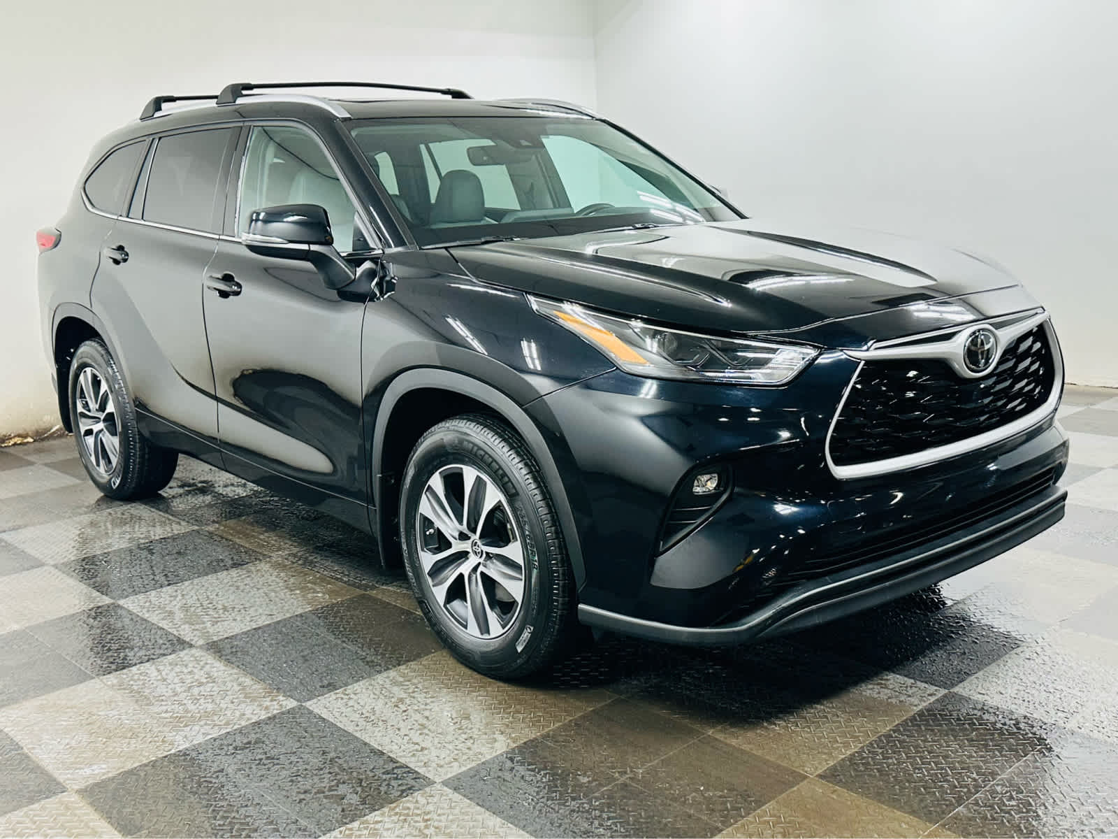 2022 Toyota Highlander XLE photo 3
