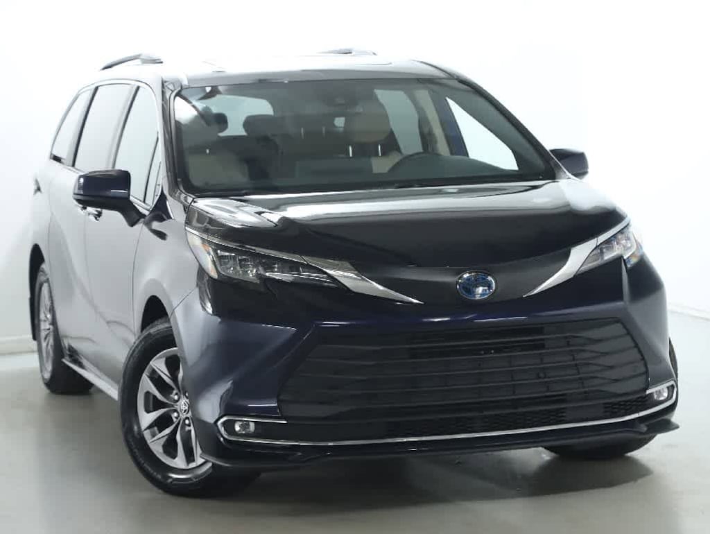 Certified 2021 Toyota Sienna XLE 8 Passenger Van